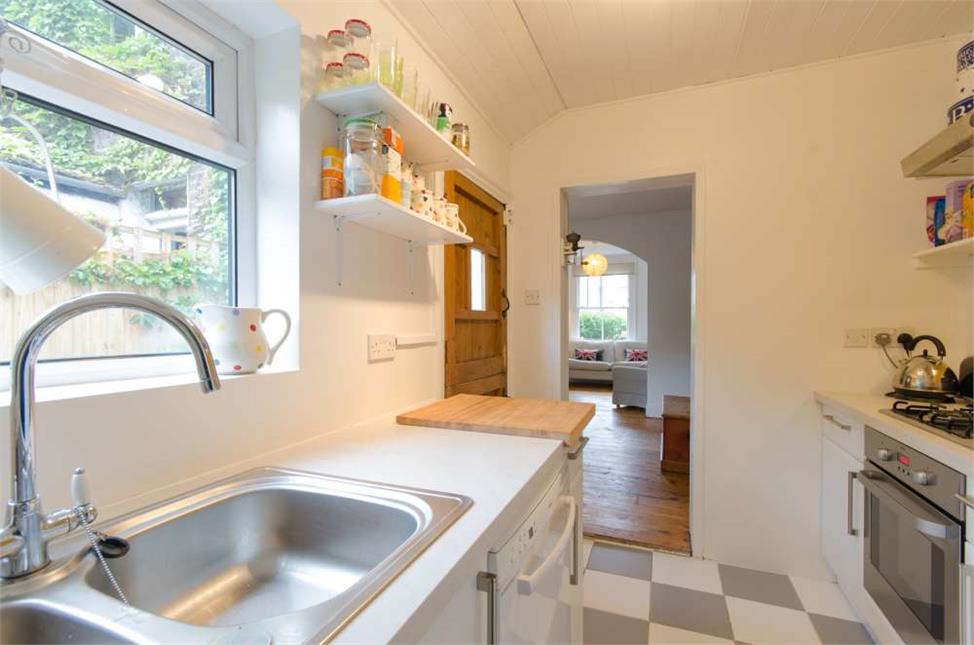 2 Bedroom House SE21 8BX Chalford Road Pickwick Estates