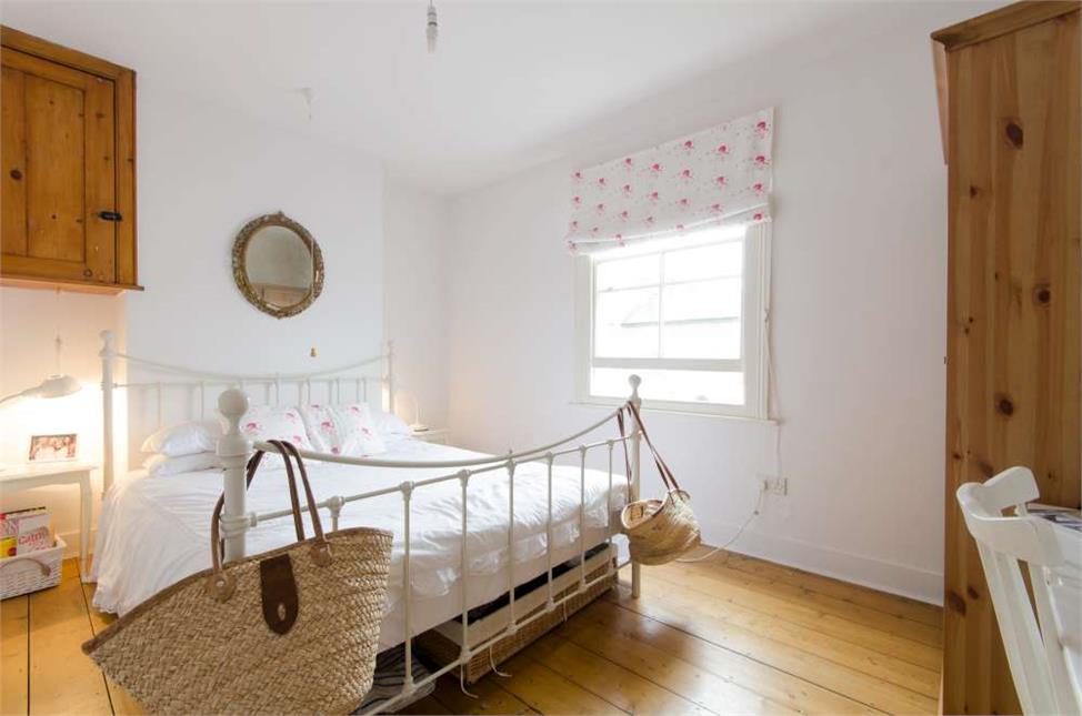 2 Bedroom House SE21 8BX Chalford Road Pickwick Estates