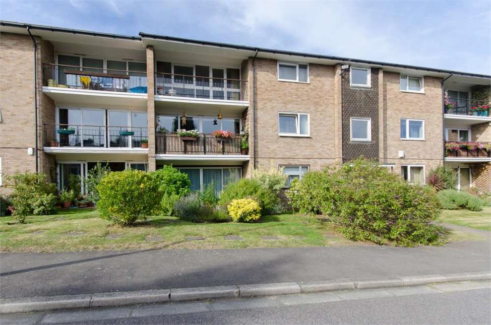 2 Bedroom Flat SE26 6TL Harrogate Court Pickwick Estates