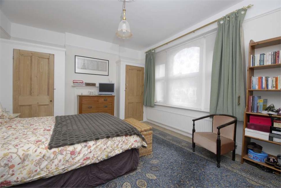 6 Bedroom House SE22 0JT Barry Road Pickwick Estates