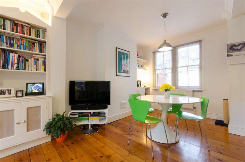 2 Bedroom House SE27 9LB Robson Road Pickwick Estates