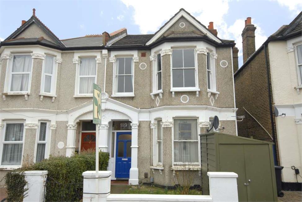 3 Bedroom Flat SE6 2JZ Culverley Road Pickwick Estates