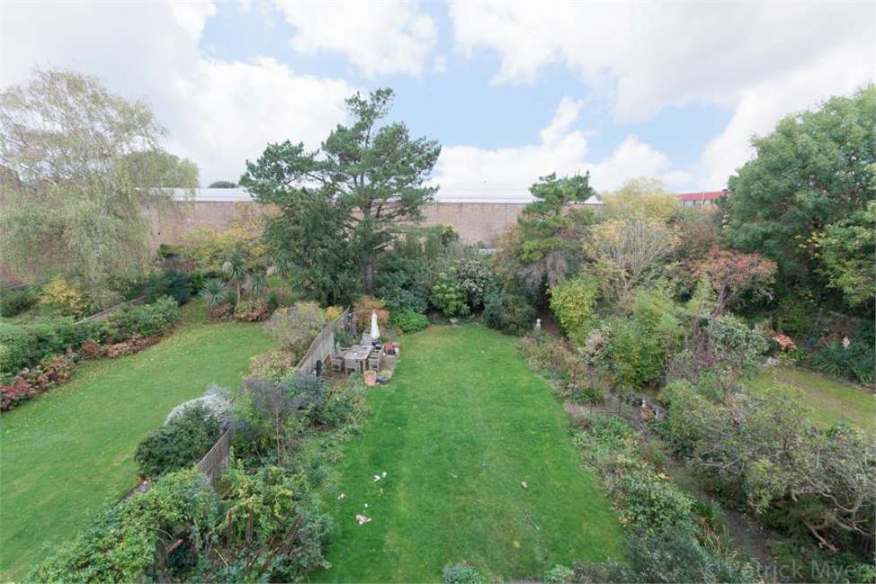 6 Bedroom House SE27 9EL Lancaster Avenue Pickwick Estates