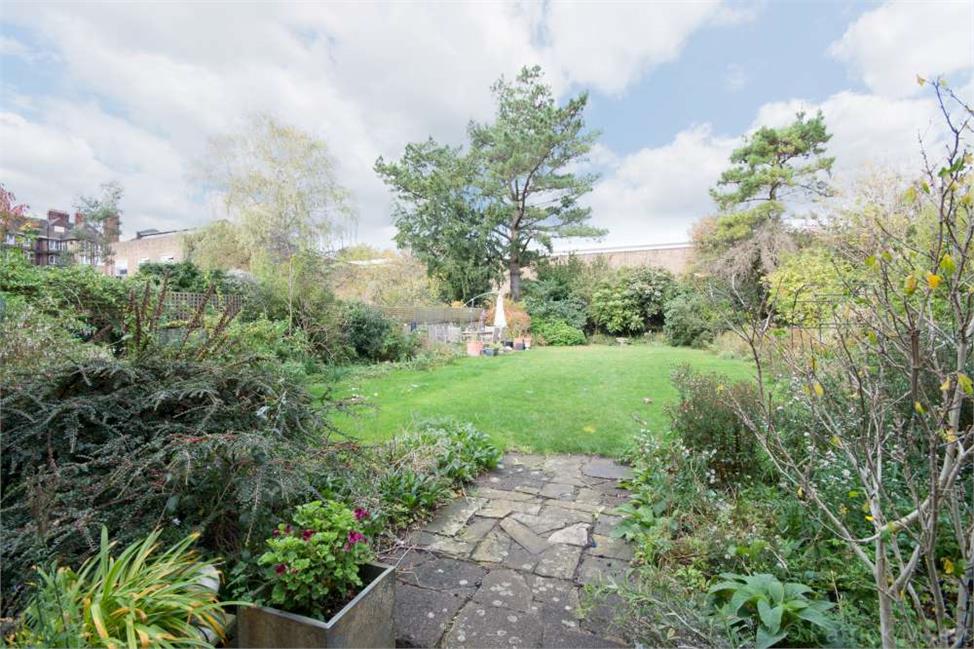 6 Bedroom House SE27 9EL Lancaster Avenue Pickwick Estates