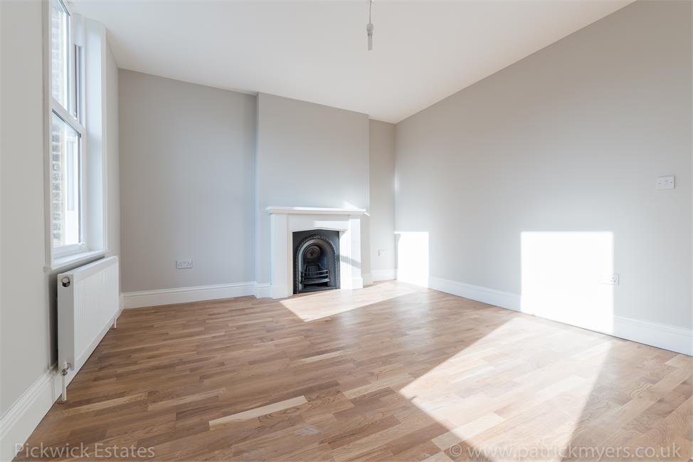 2 Bedroom Flat SE21 8DS Rosendale Road Pickwick Estates