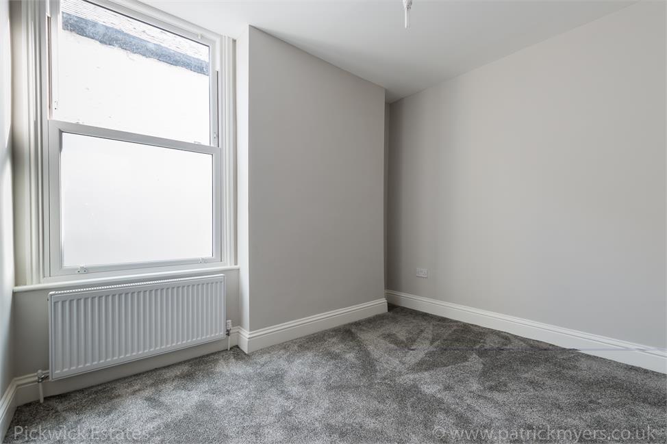 2 Bedroom Flat SE21 8DS Rosendale Road Pickwick Estates