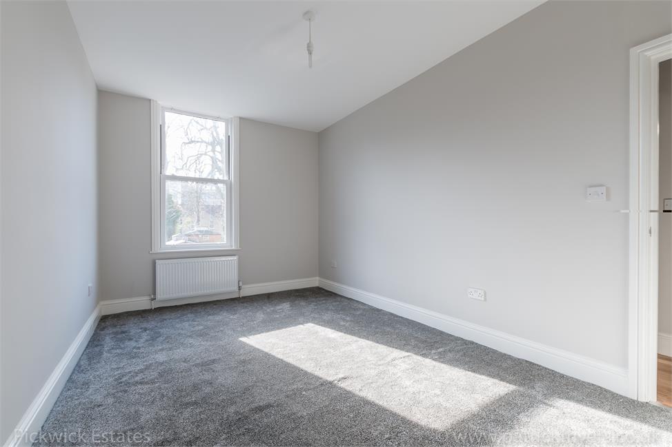 2 Bedroom Flat SE21 8DS Rosendale Road Pickwick Estates