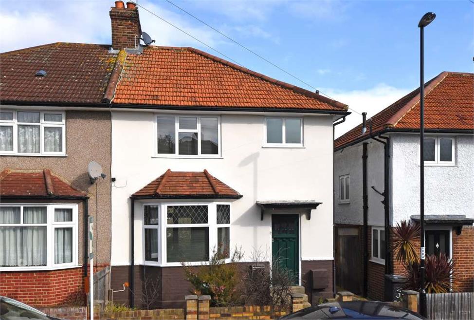 3 Bedroom House SE4 1SQ Brightling Road Pickwick Estates