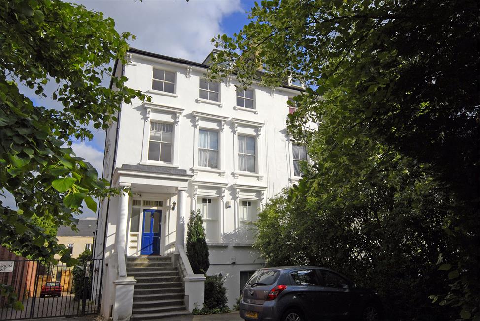 3 Bedroom Flat SE21 8DW Park Hall Road Pickwick Estates