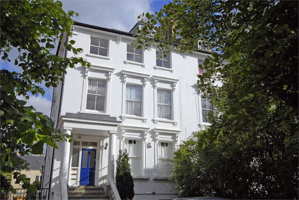 3 Bedroom Flat SE21 8DW Park Hall Road Pickwick Estates