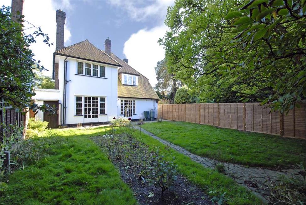 4 Bedroom House SE26 6TQ Sydenham Hill Pickwick Estates
