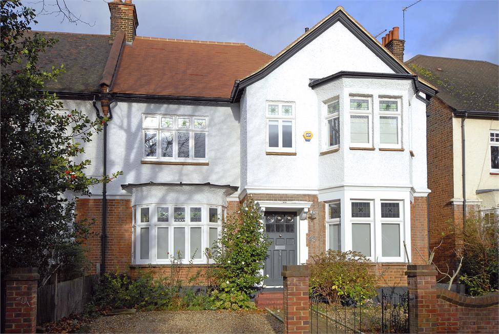 6 Bedroom House SE24 9JX Half Moon Lane Pickwick Estates