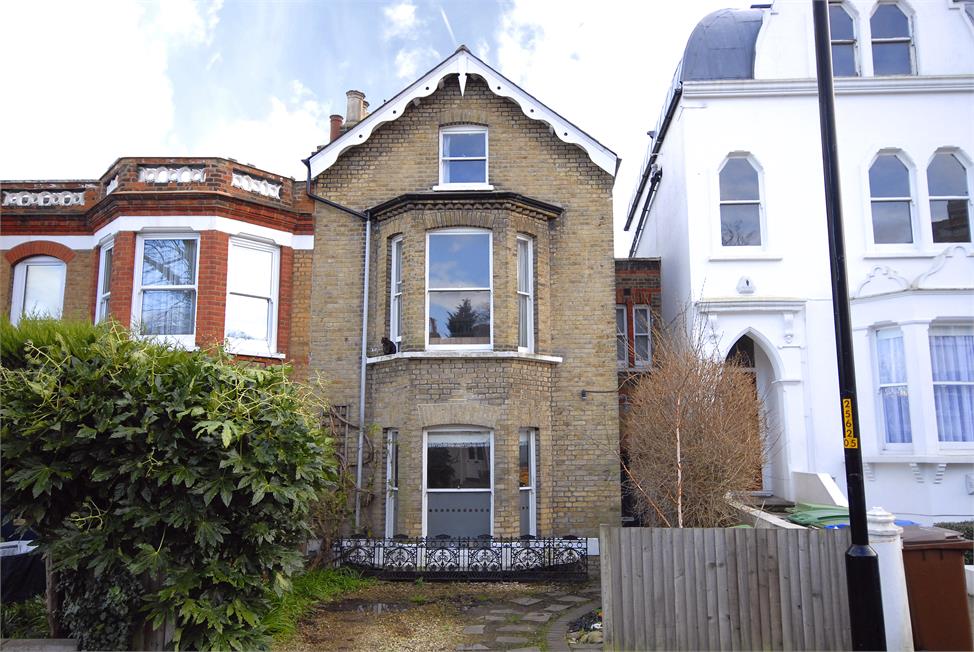 4 Bedroom House SE22 0QY Belvoir Road Pickwick Estates