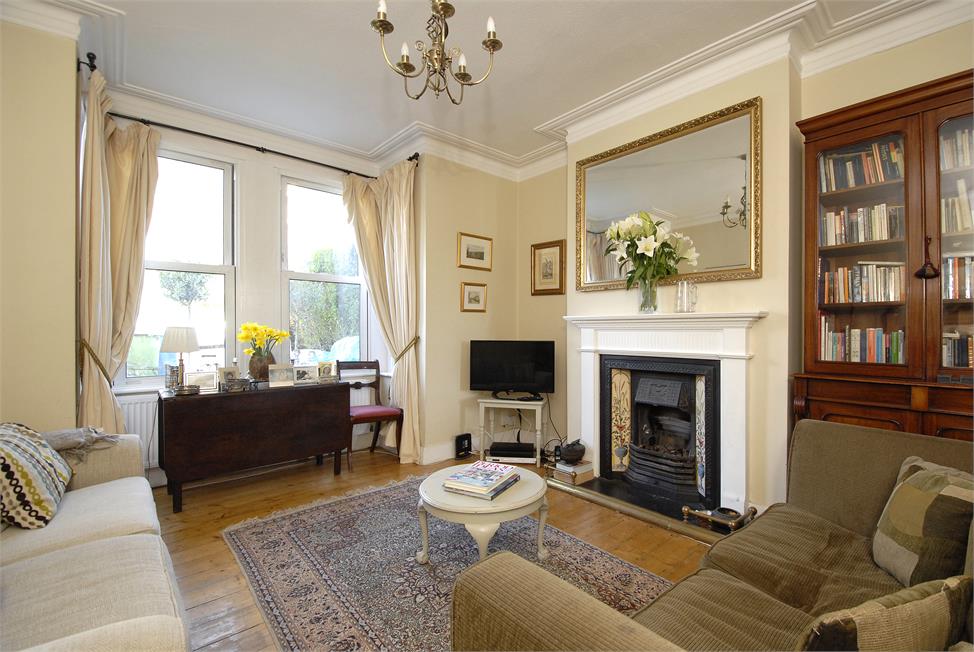 4 Bedroom House SE22 0ES Dunstans Road Pickwick Estates