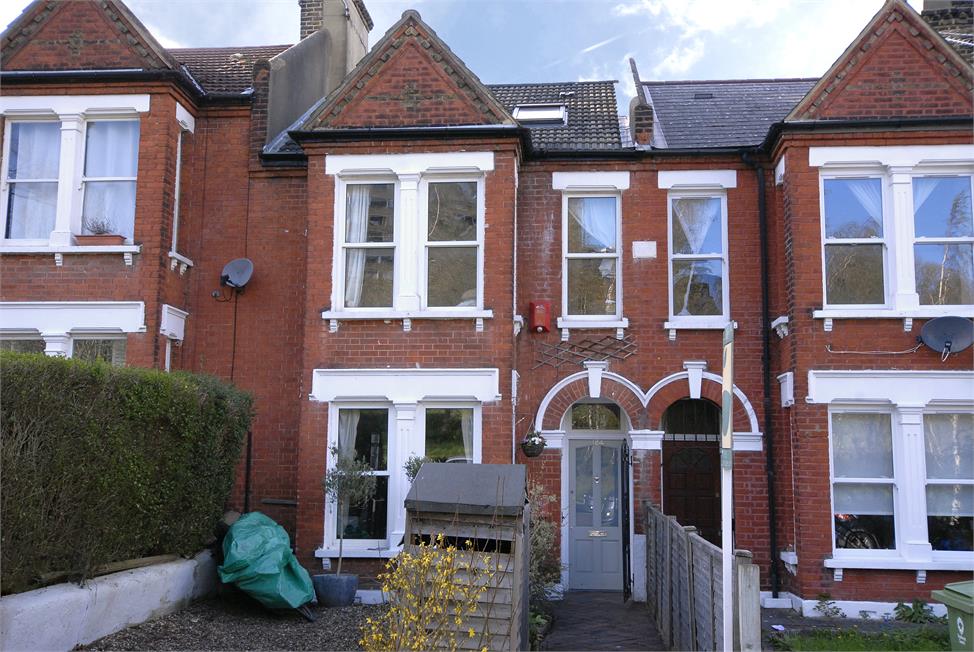 4 Bedroom House SE22 0ES Dunstans Road Pickwick Estates