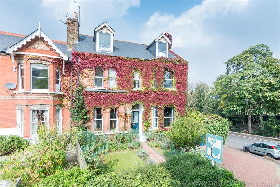 6 Bedroom House SE22 0PH Overhill Road Pickwick Estates
