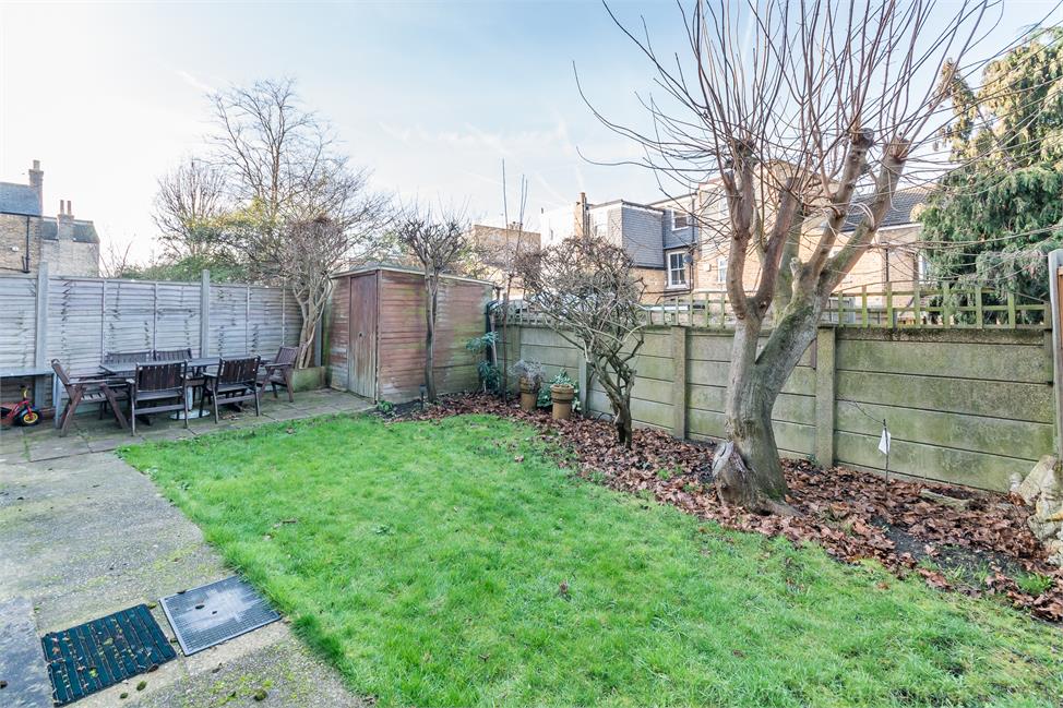 4 Bedroom House SE22 0JS Barry Road Pickwick Estates