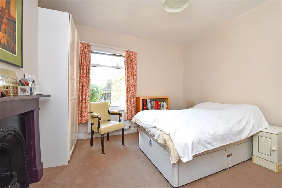 4 Bedroom House SE15 3UD Carden Road Pickwick Estates