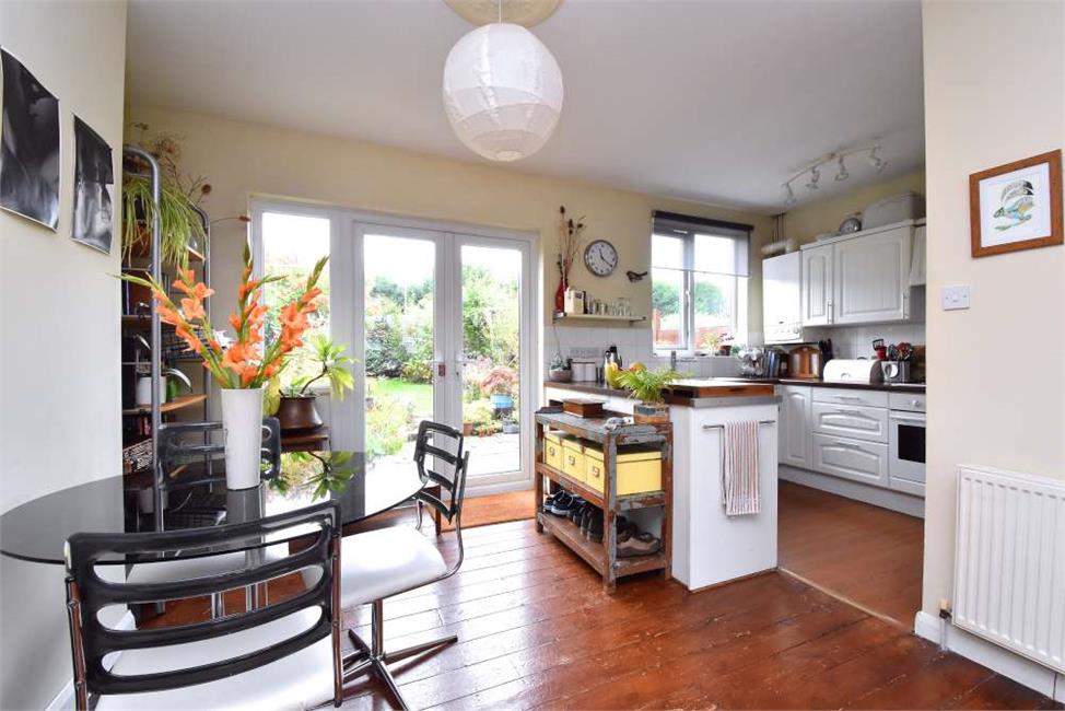 3 Bedroom House SE4 1RB Sevenoaks Road Pickwick Estates