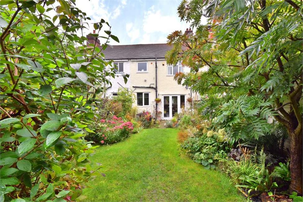 3 Bedroom House SE4 1RB Sevenoaks Road Pickwick Estates