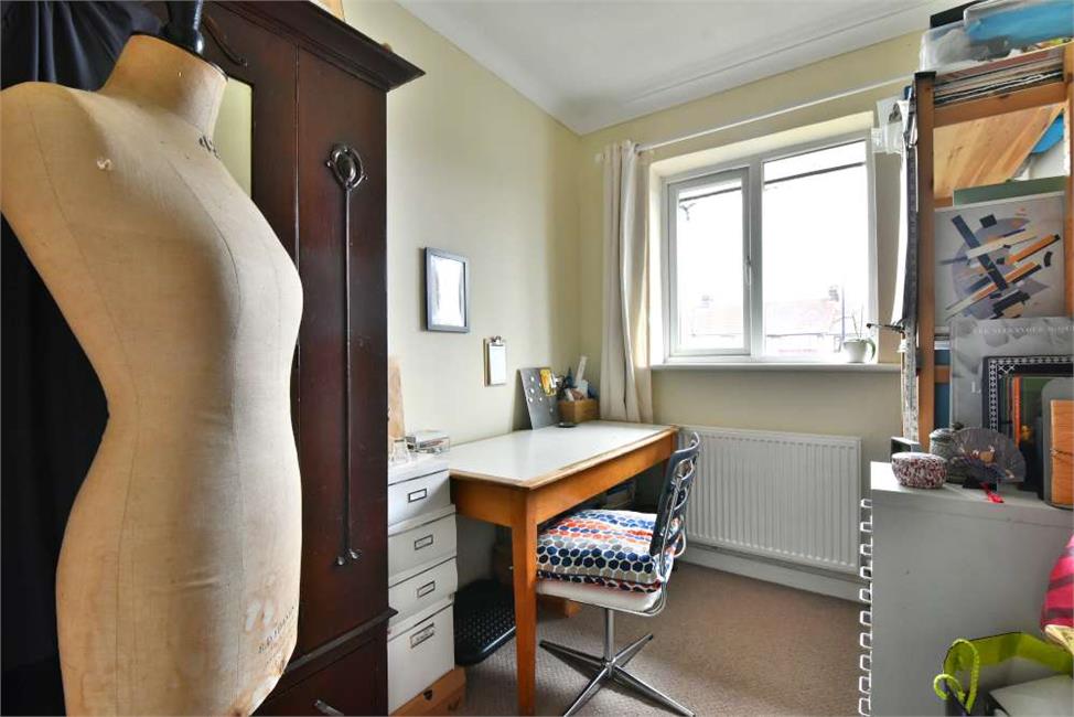 3 Bedroom House SE4 1RB Sevenoaks Road Pickwick Estates