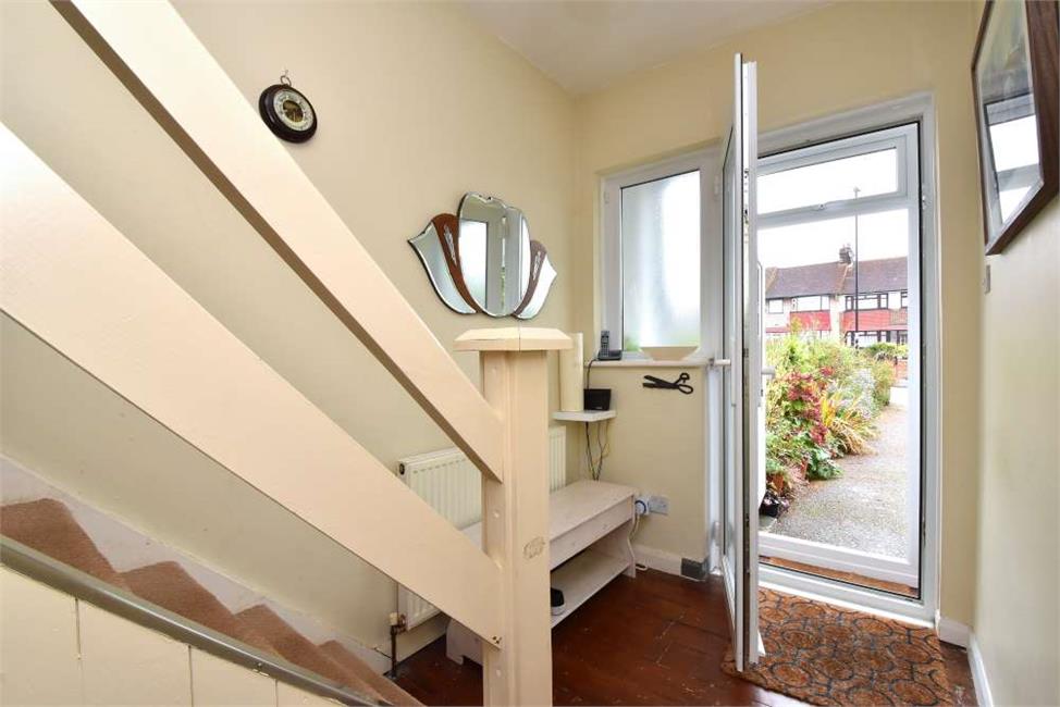 3 Bedroom House SE4 1RB Sevenoaks Road Pickwick Estates