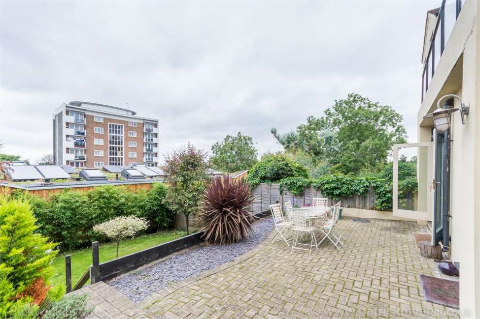 2 Bedroom Flat SE23 3AP Canonbie Road Pickwick Estates