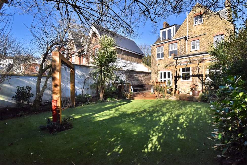 6 Bedroom House SE23 3LB Honor Oak Park Pickwick Estates