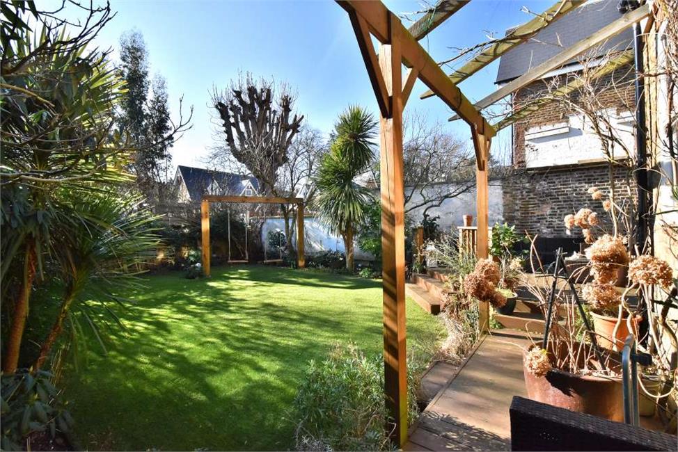 6 Bedroom House SE23 3LB Honor Oak Park Pickwick Estates