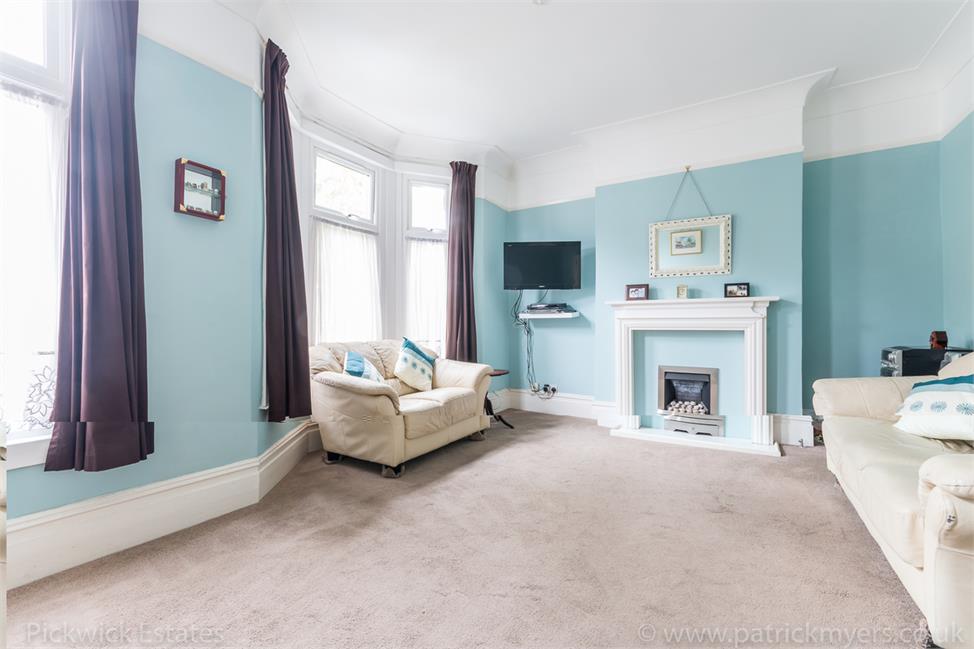3 Bedroom Flat SE22 8QA Glengarry Road Pickwick Estates