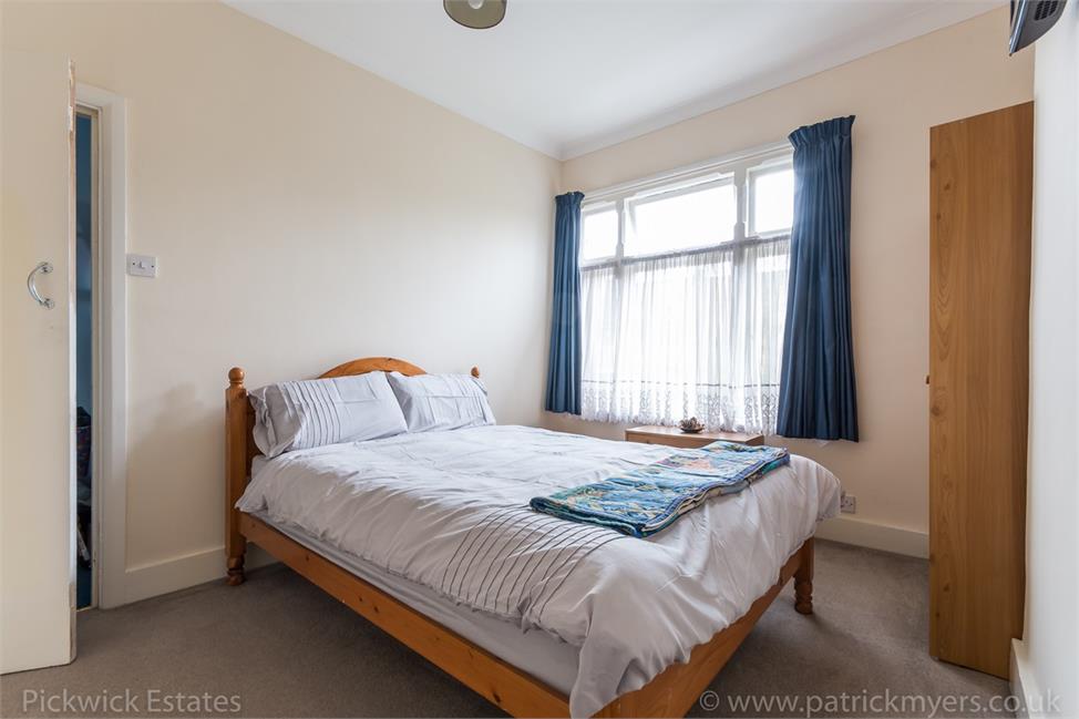 3 Bedroom Flat SE22 8QA Glengarry Road Pickwick Estates