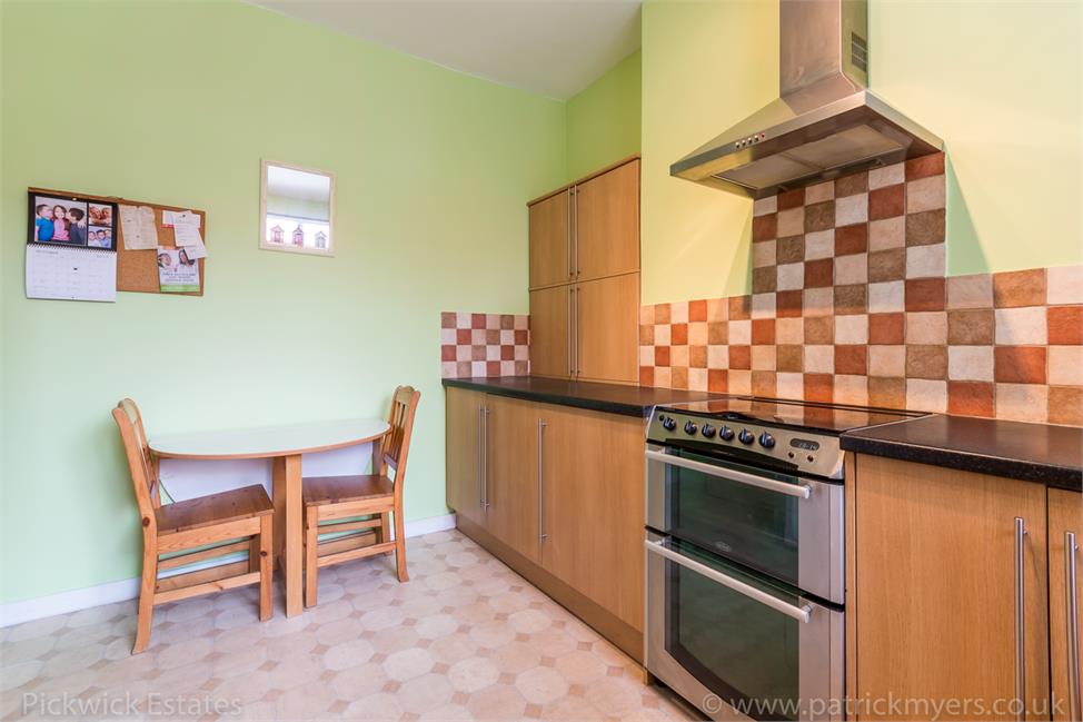 3 Bedroom Flat SE22 8QA Glengarry Road Pickwick Estates