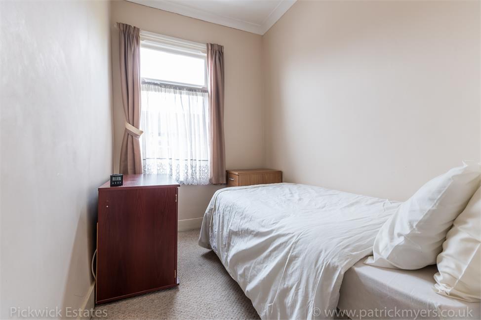 3 Bedroom Flat SE22 8QA Glengarry Road Pickwick Estates