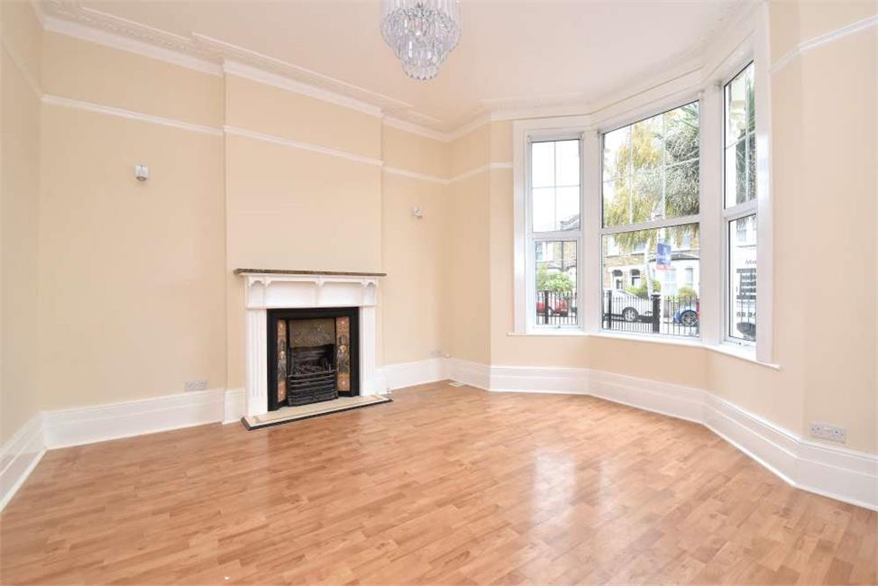 5 Bedroom House SE6 4NR Blythe Vale Pickwick Estates