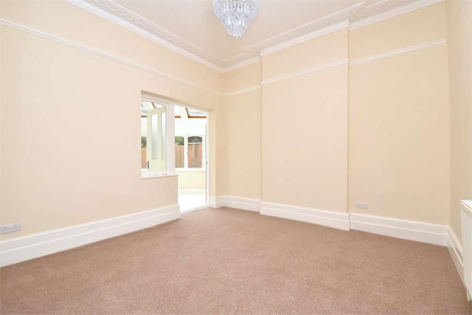 5 Bedroom House SE6 4NR Blythe Vale Pickwick Estates