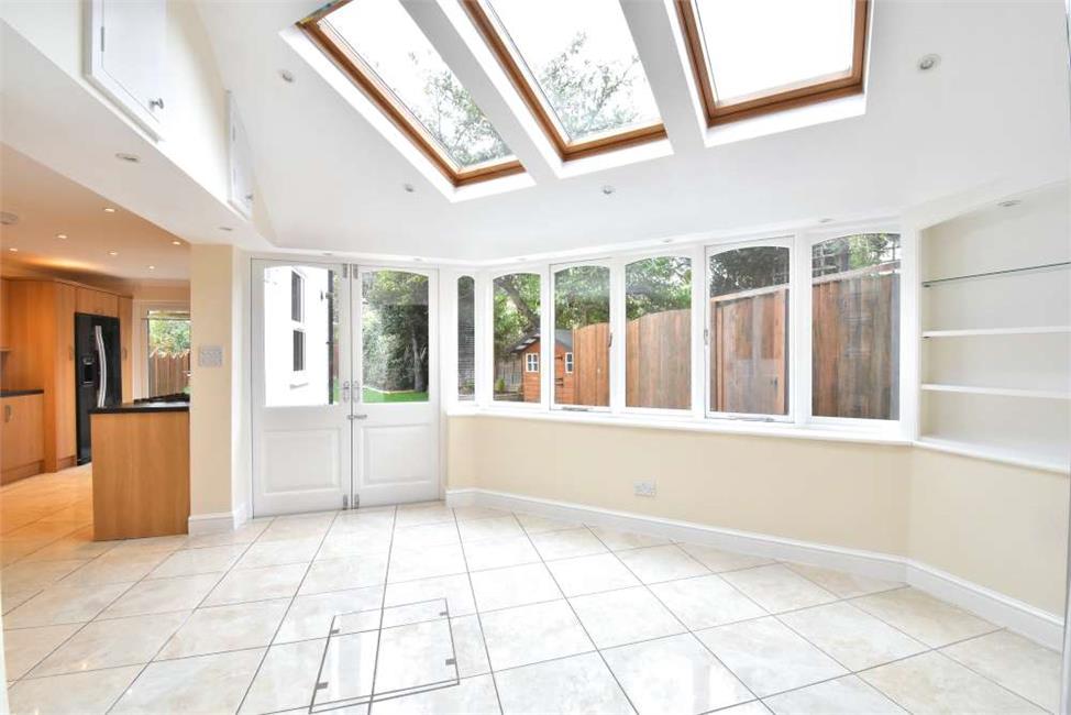 5 Bedroom House SE6 4NR Blythe Vale Pickwick Estates
