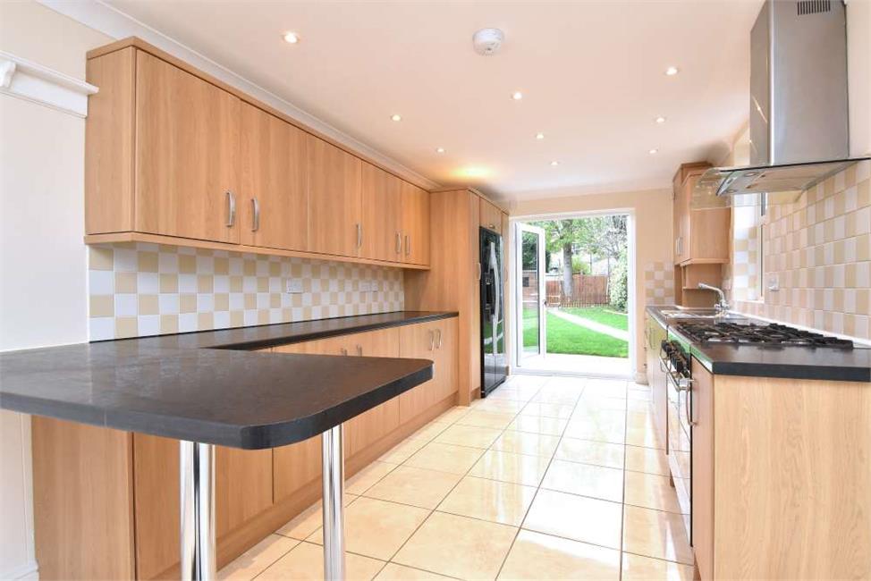5 Bedroom House SE6 4NR Blythe Vale Pickwick Estates