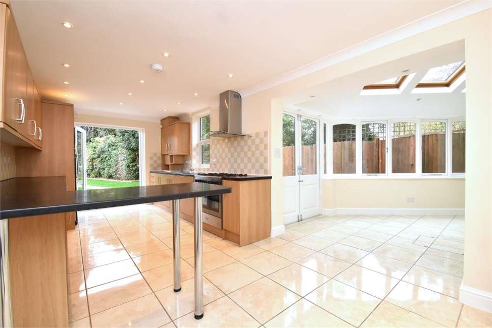5 Bedroom House SE6 4NR Blythe Vale Pickwick Estates