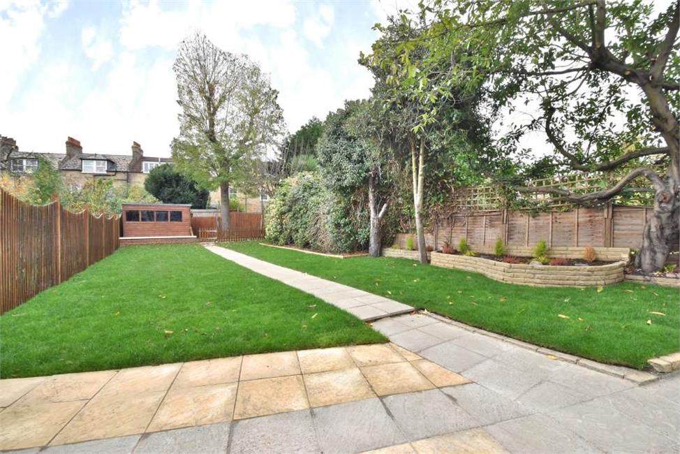 5 Bedroom House SE6 4NR Blythe Vale Pickwick Estates