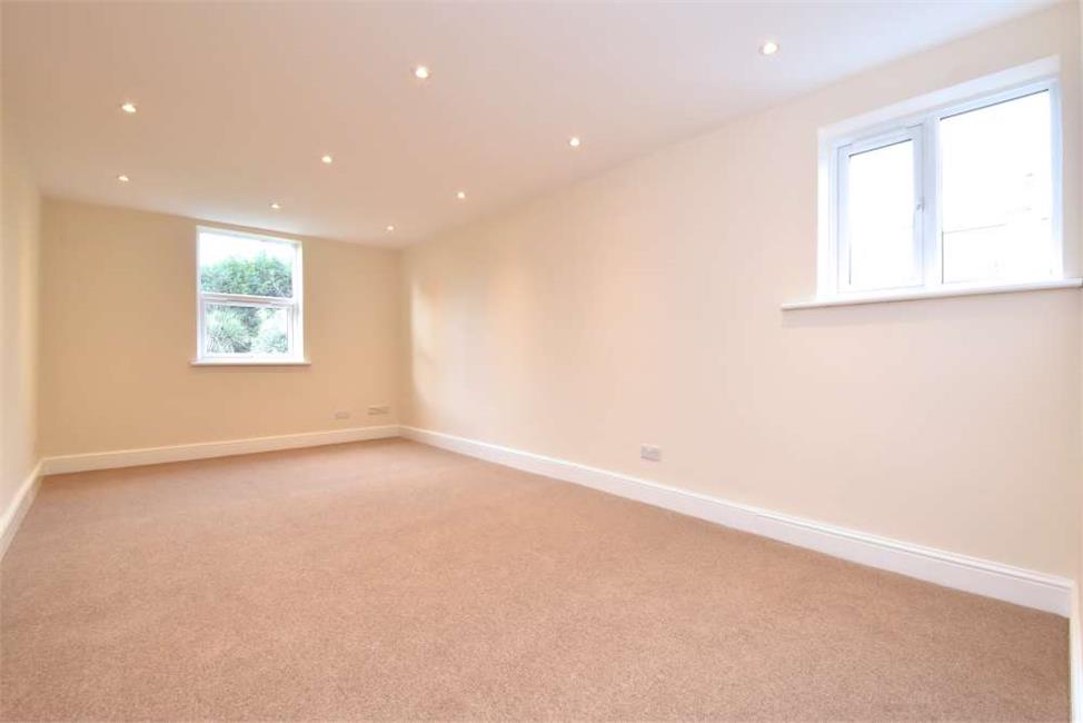 5 Bedroom House SE6 4NR Blythe Vale Pickwick Estates