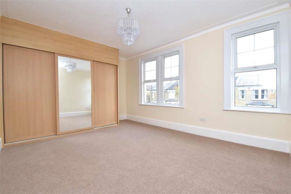 5 Bedroom House SE6 4NR Blythe Vale Pickwick Estates