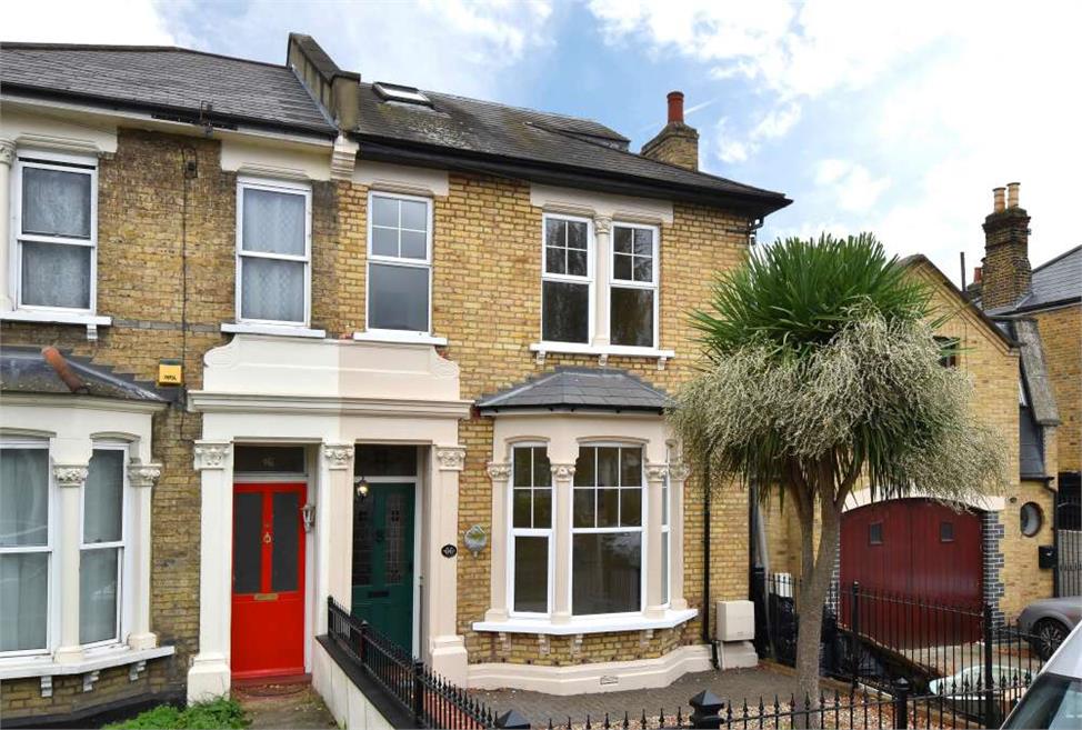 5 Bedroom House SE6 4NR Blythe Vale Pickwick Estates