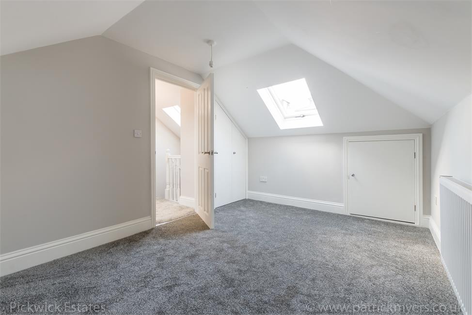 2 Bedroom Flat SE21 8DS Rosendale Road Pickwick Estates