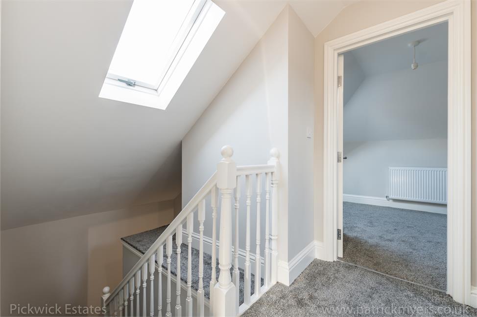 2 Bedroom Flat SE21 8DS Rosendale Road Pickwick Estates