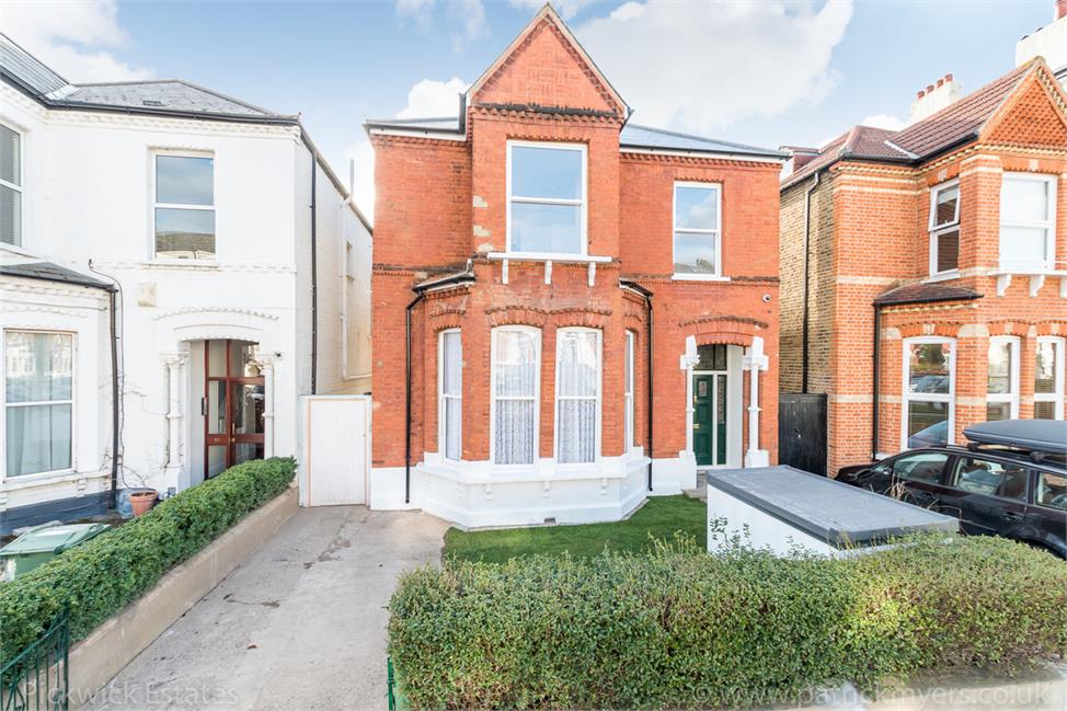 2 Bedroom Flat SE21 8DS Rosendale Road Pickwick Estates