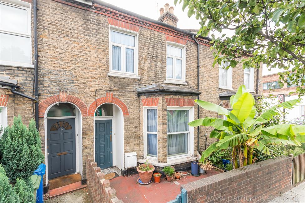 4 Bedroom House SE22 8EF Grove Vale Pickwick Estates