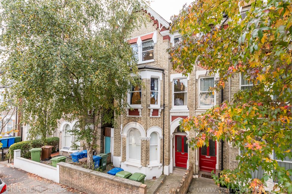 2 Bedroom Flat SE22 9AQ Oakhurst Grove Pickwick Estates