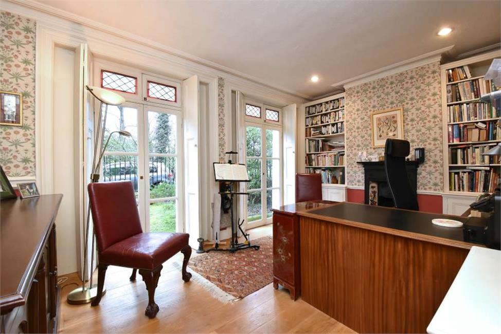 3 Bedroom House SE23 3QY Honor Oak Rise Pickwick Estates
