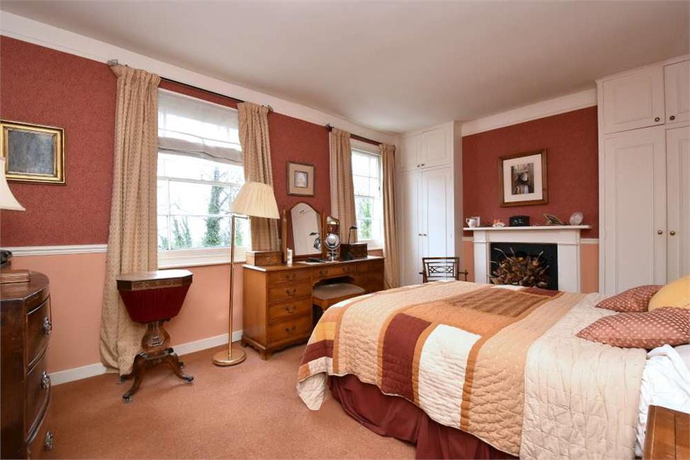 3 Bedroom House SE23 3QY Honor Oak Rise Pickwick Estates