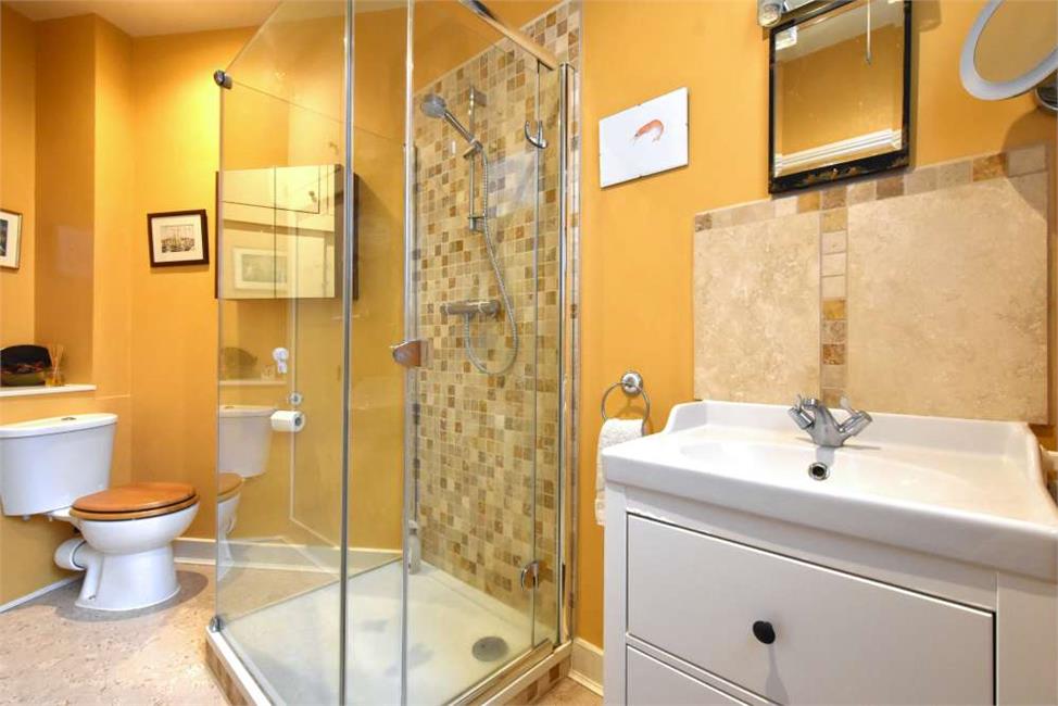 3 Bedroom House SE23 3QY Honor Oak Rise Pickwick Estates